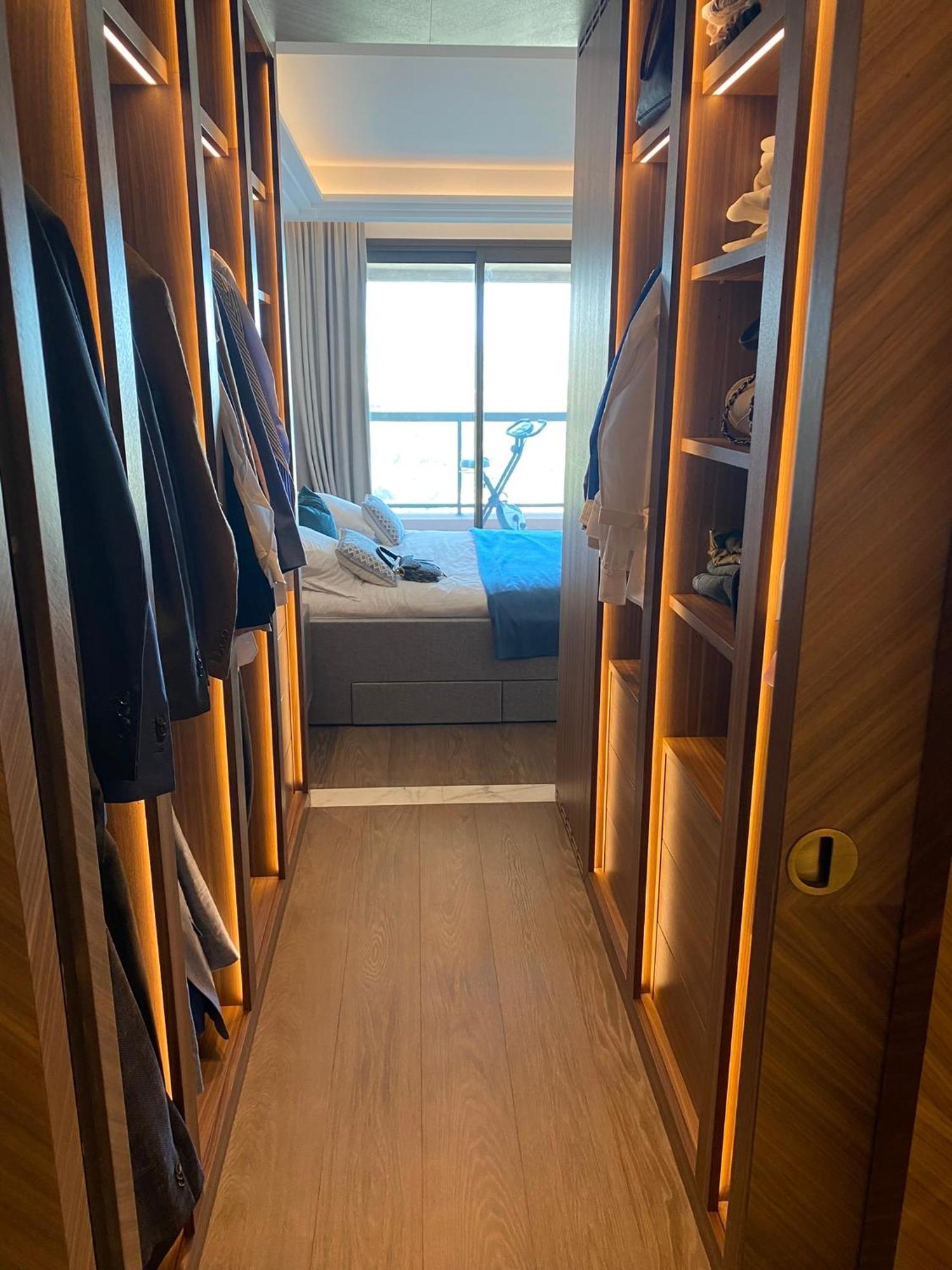 Luxury In Prime Apartment