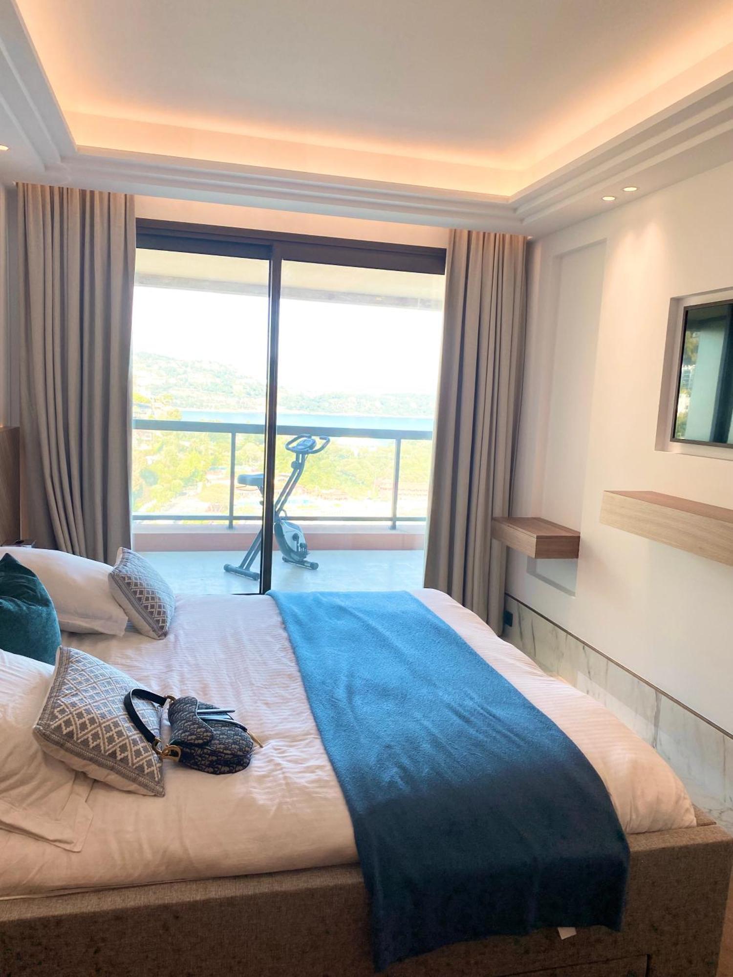 Luxury In Prime Apartment